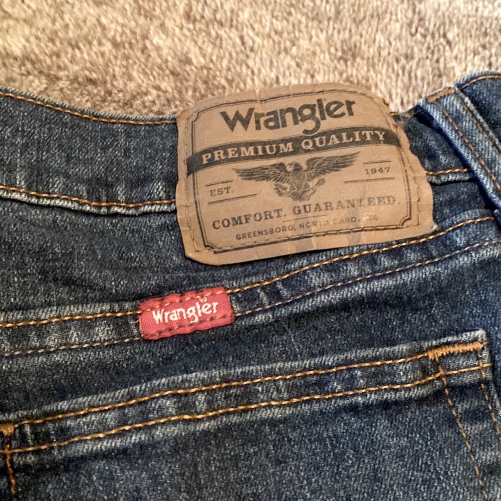 Wrangler Jeans - Picture 2 of 5